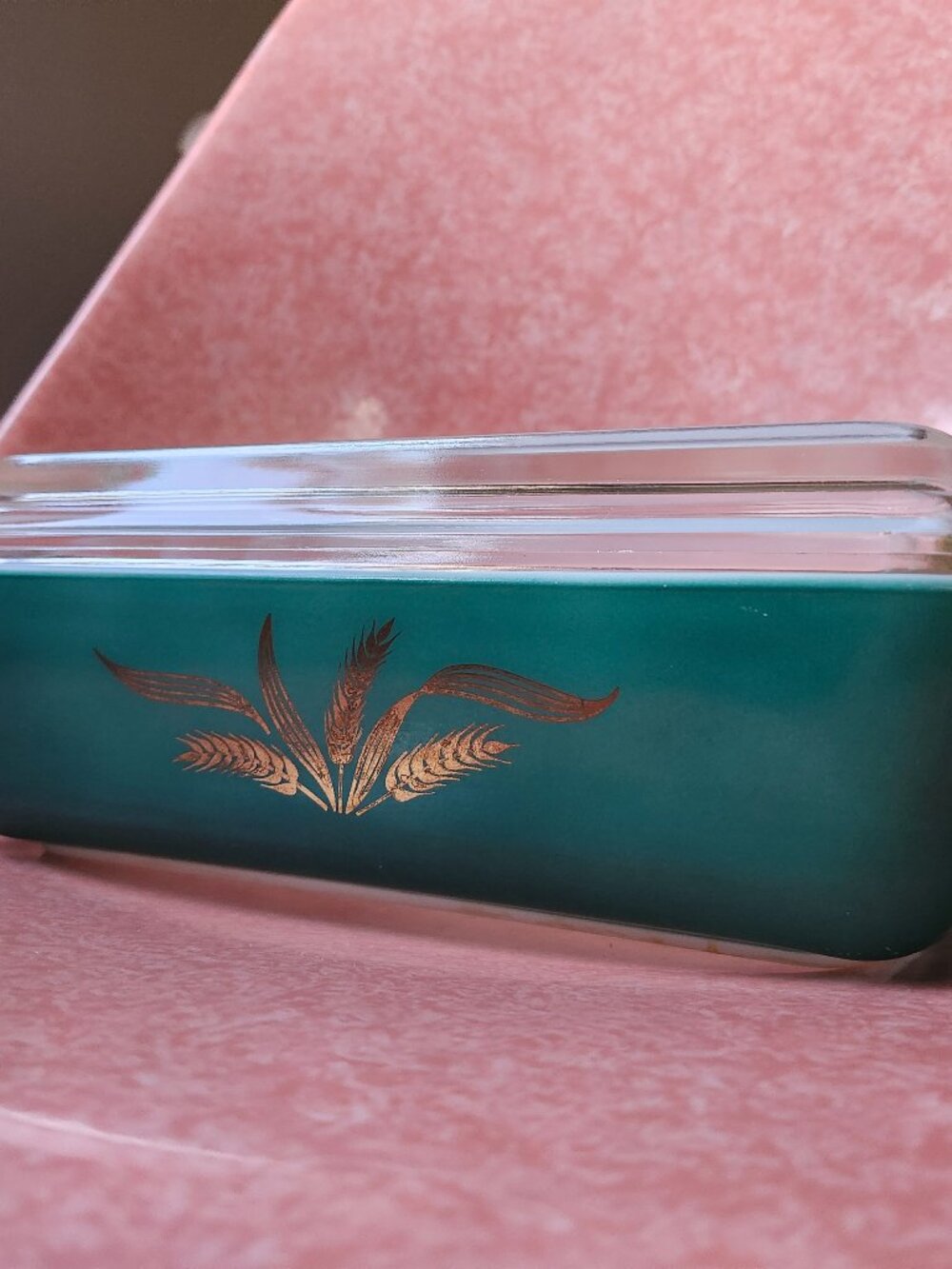 Pyrex green wheat 575 with lid